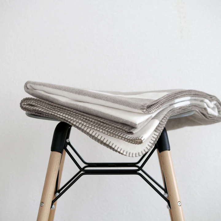 riema-germany-kuscheldecke-bio-baumwolle-stine-streifen-taupe2_720x