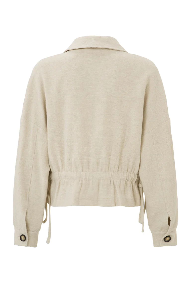 jacke-im-oversize-schnitt-mit-taschen-knopfen-und-kordelzug-summer-sand_08eca4d6-7200-4601-a526-4030e21ed156_768x