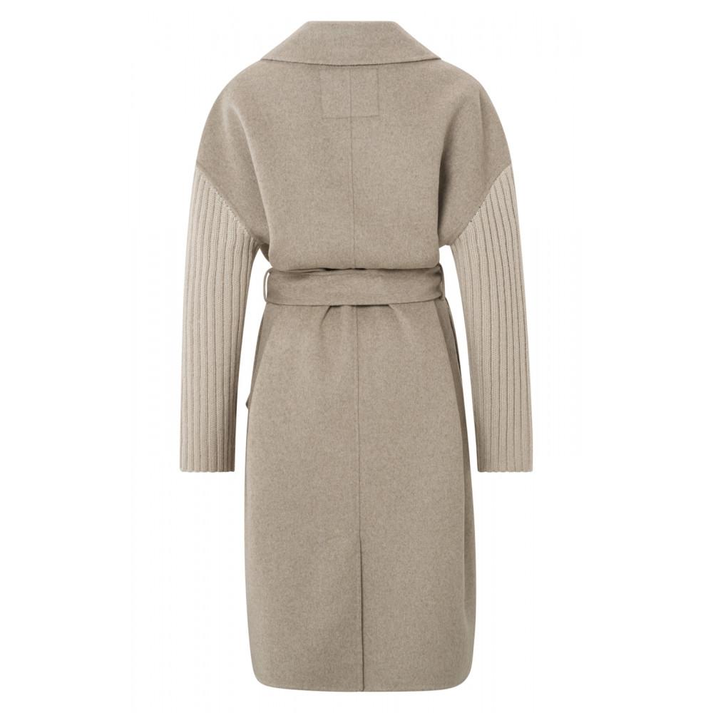 02-011010-308 langmantel-mit-kragen-langen-strickarmeln-und-taillenband2